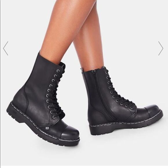 T.U.K. 10 Eye Black Matt combat boots US size 7 women’s - Picture 3 of 16